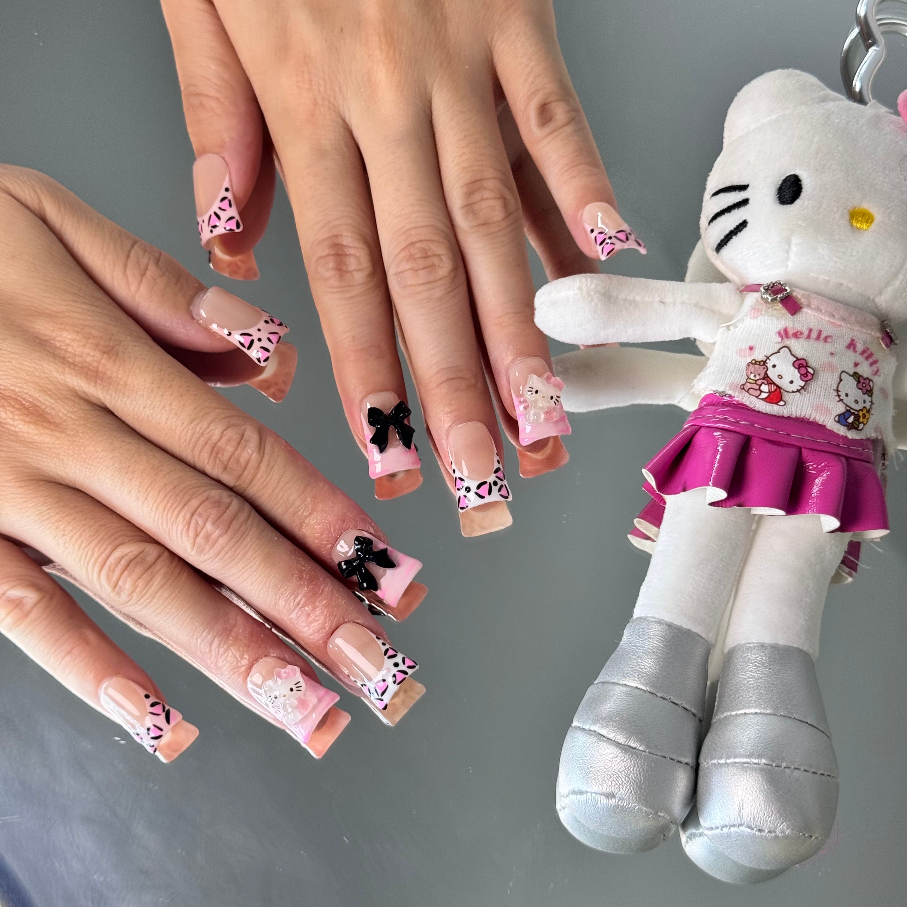 Hello Kitty Pink Bow Press-On Nails – Cute Cartoon Design, Short Square