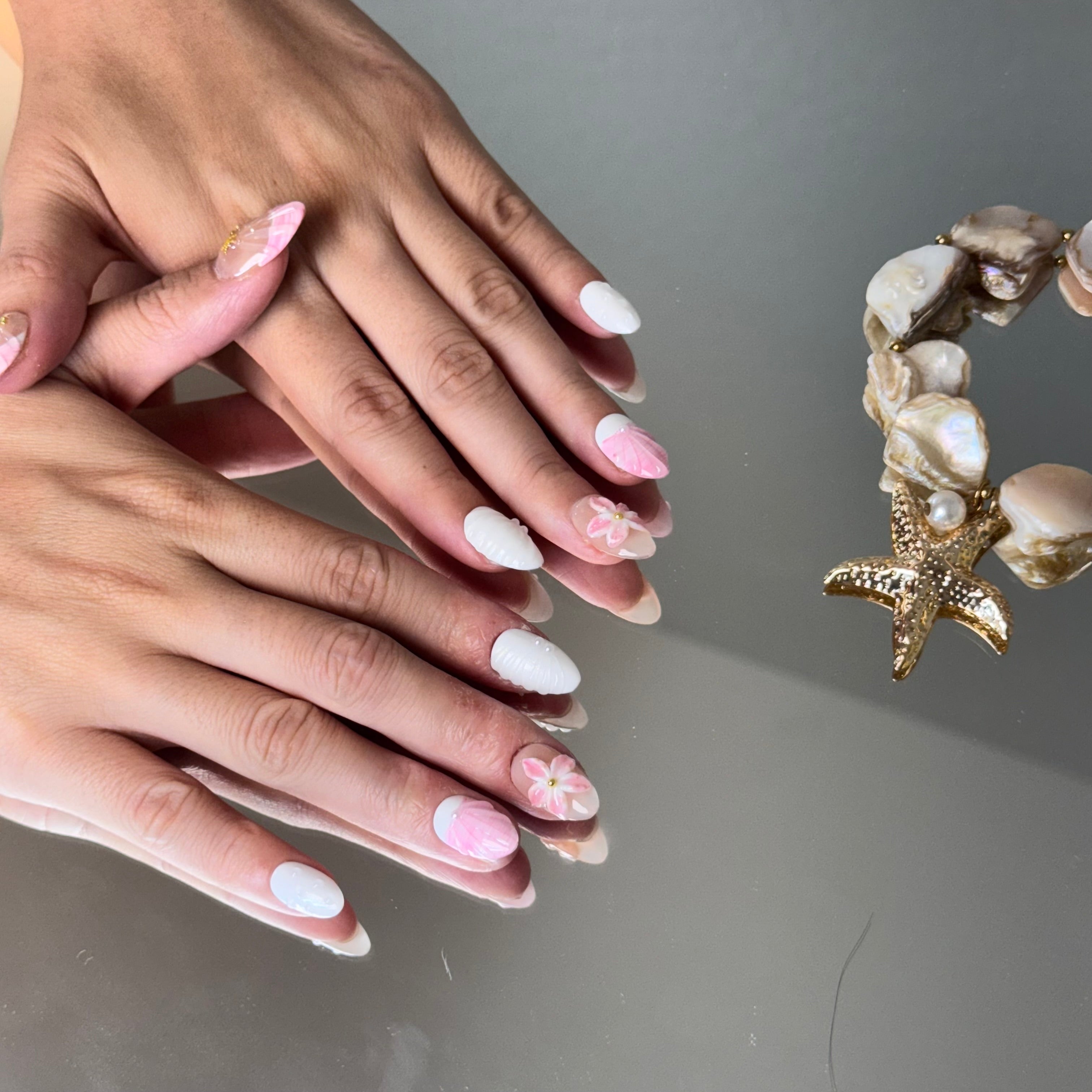 Seashell Pink & White Nail Set – Beach-Inspired Press-On Nails with 3D Flowers