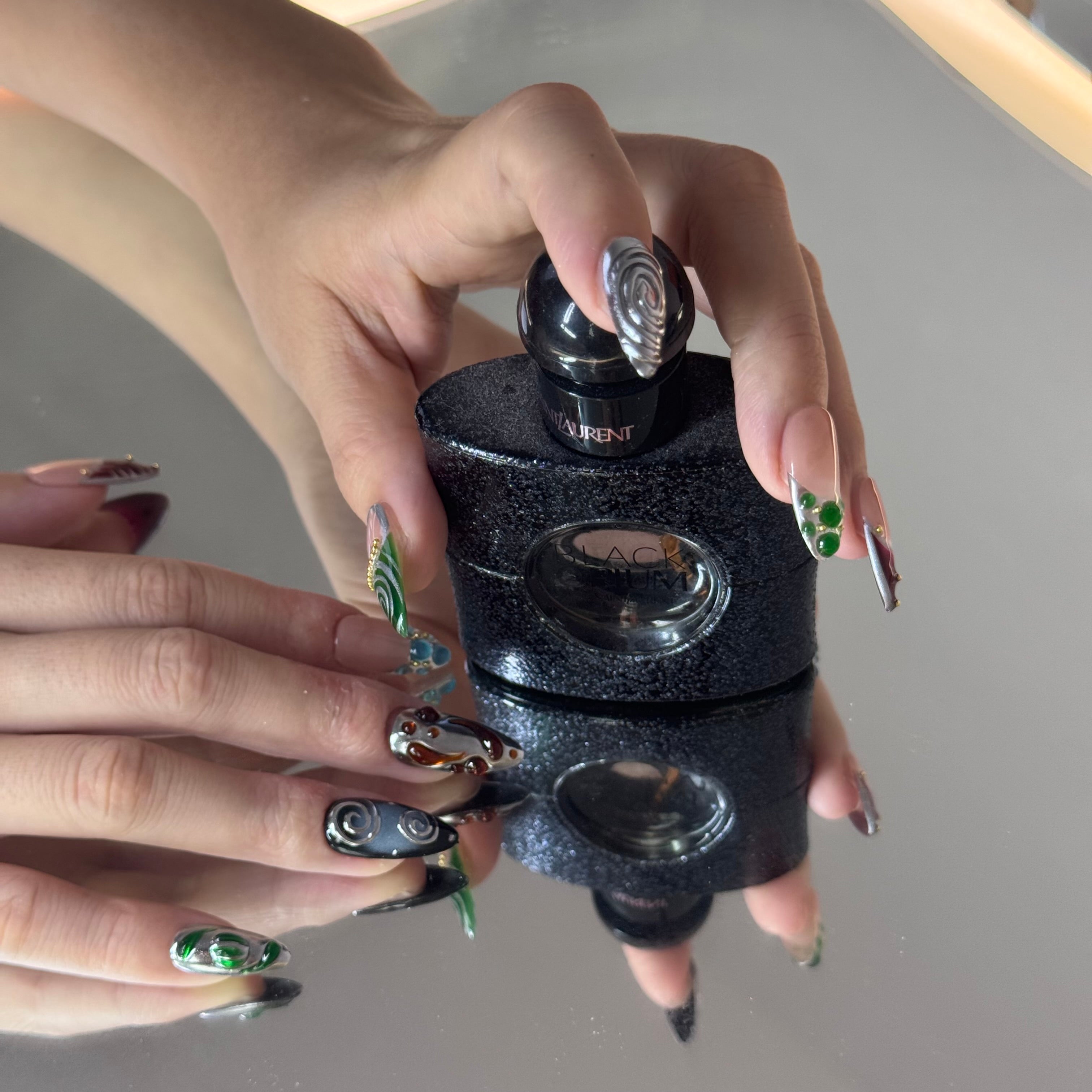 Avant-Garde Press-On Nails – Metallic & Abstract 3D Design