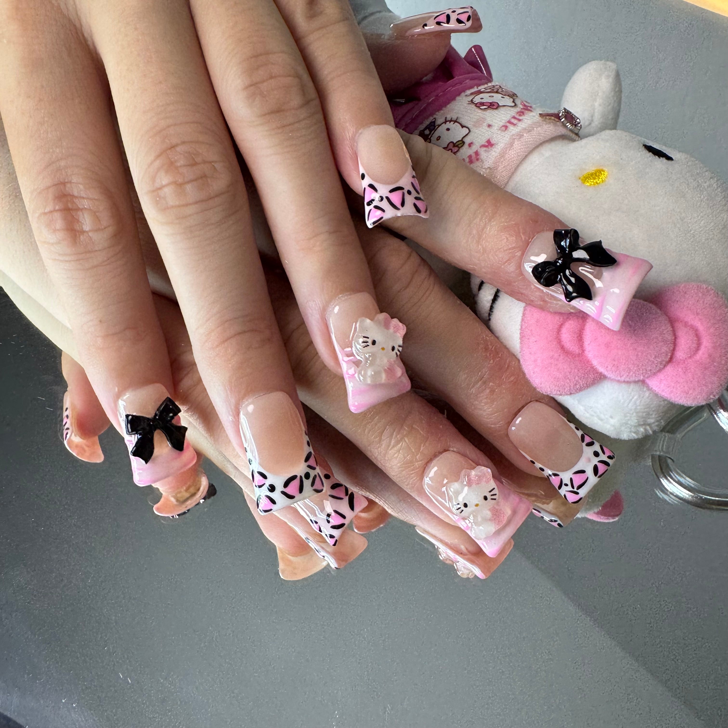 Hello Kitty Pink Bow Press-On Nails – Cute Cartoon Design, Short Square