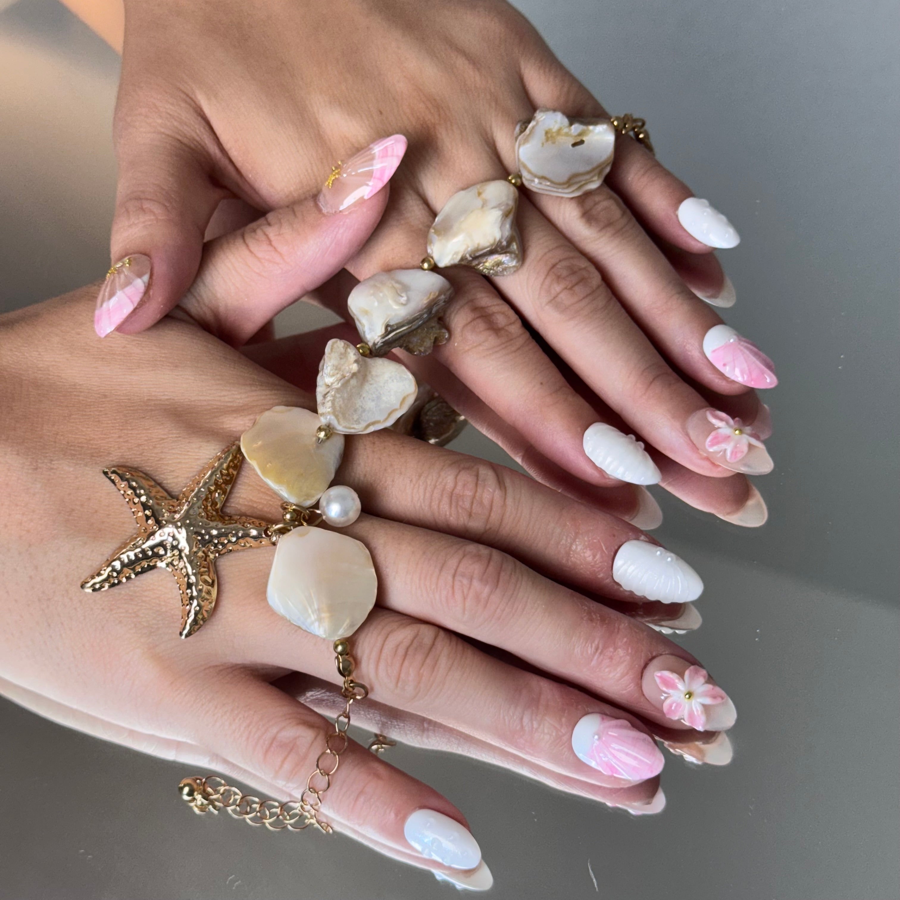 Seashell Pink & White Nail Set – Beach-Inspired Press-On Nails with 3D Flowers