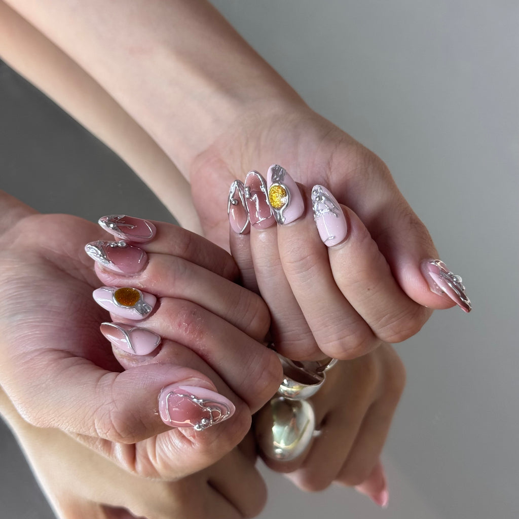 Metallic Silver & Gold Accent Press-On Nails – Modern Chic Design