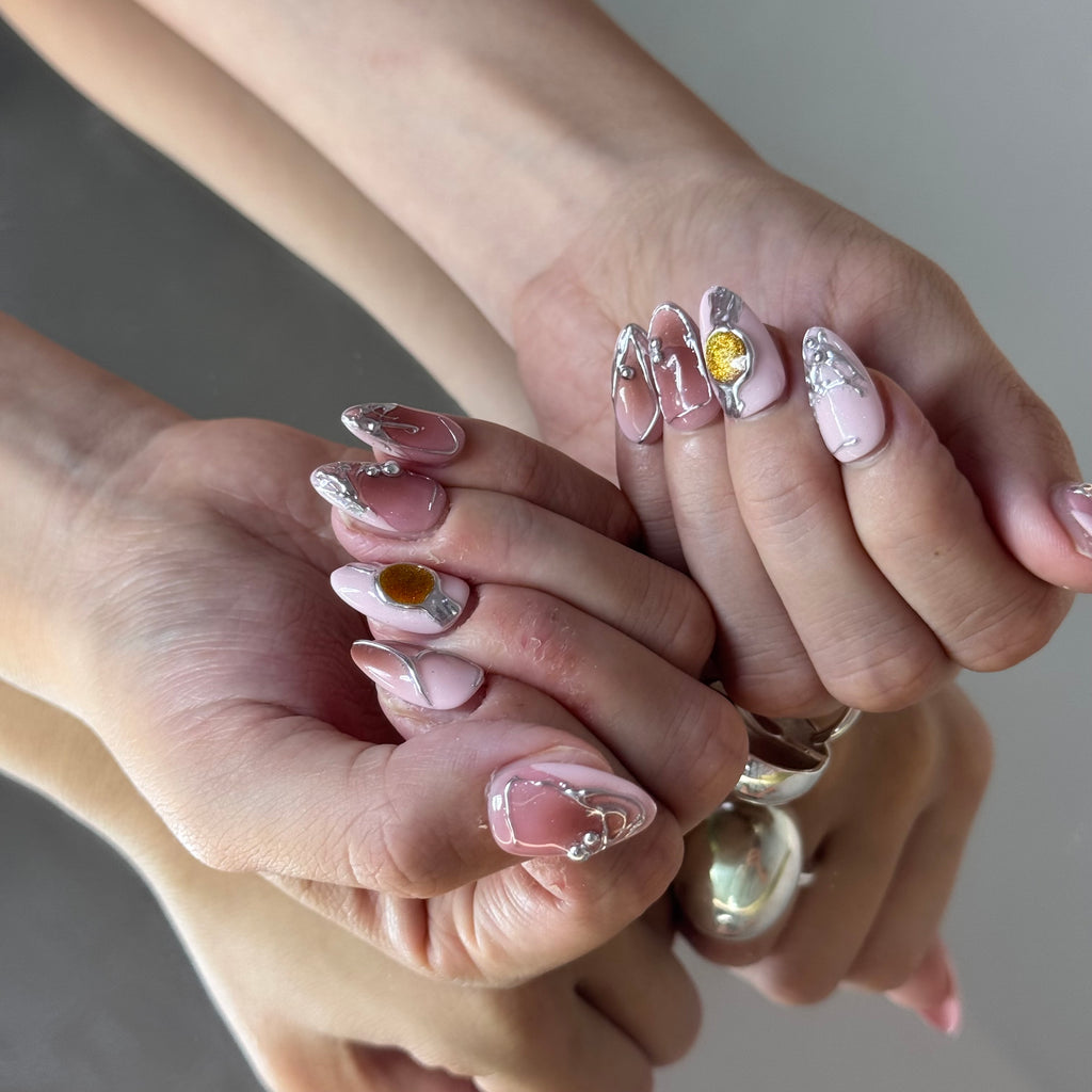 Metallic Silver & Gold Accent Press-On Nails – Modern Chic Design