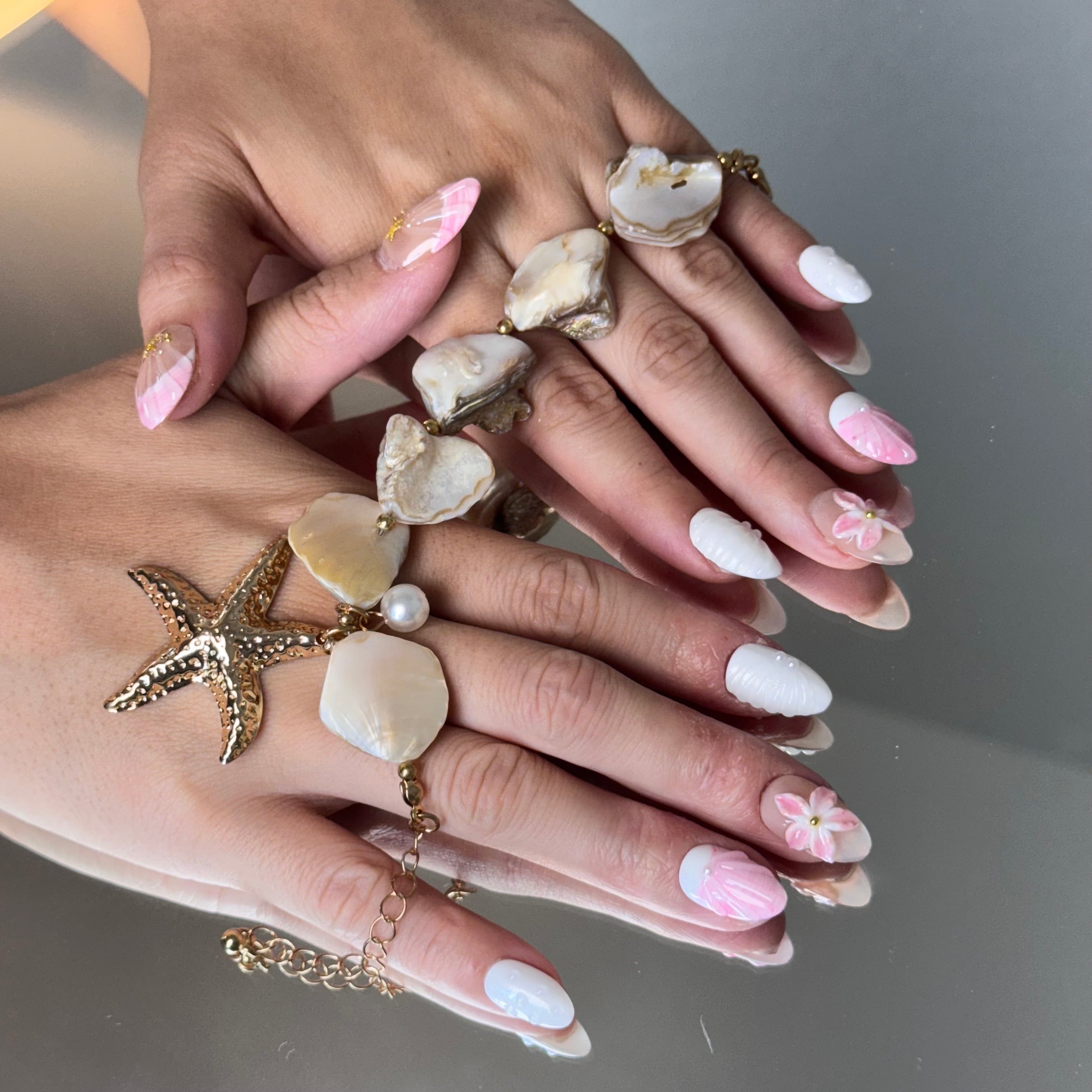Seashell Pink & White Nail Set – Beach-Inspired Press-On Nails with 3D Flowers