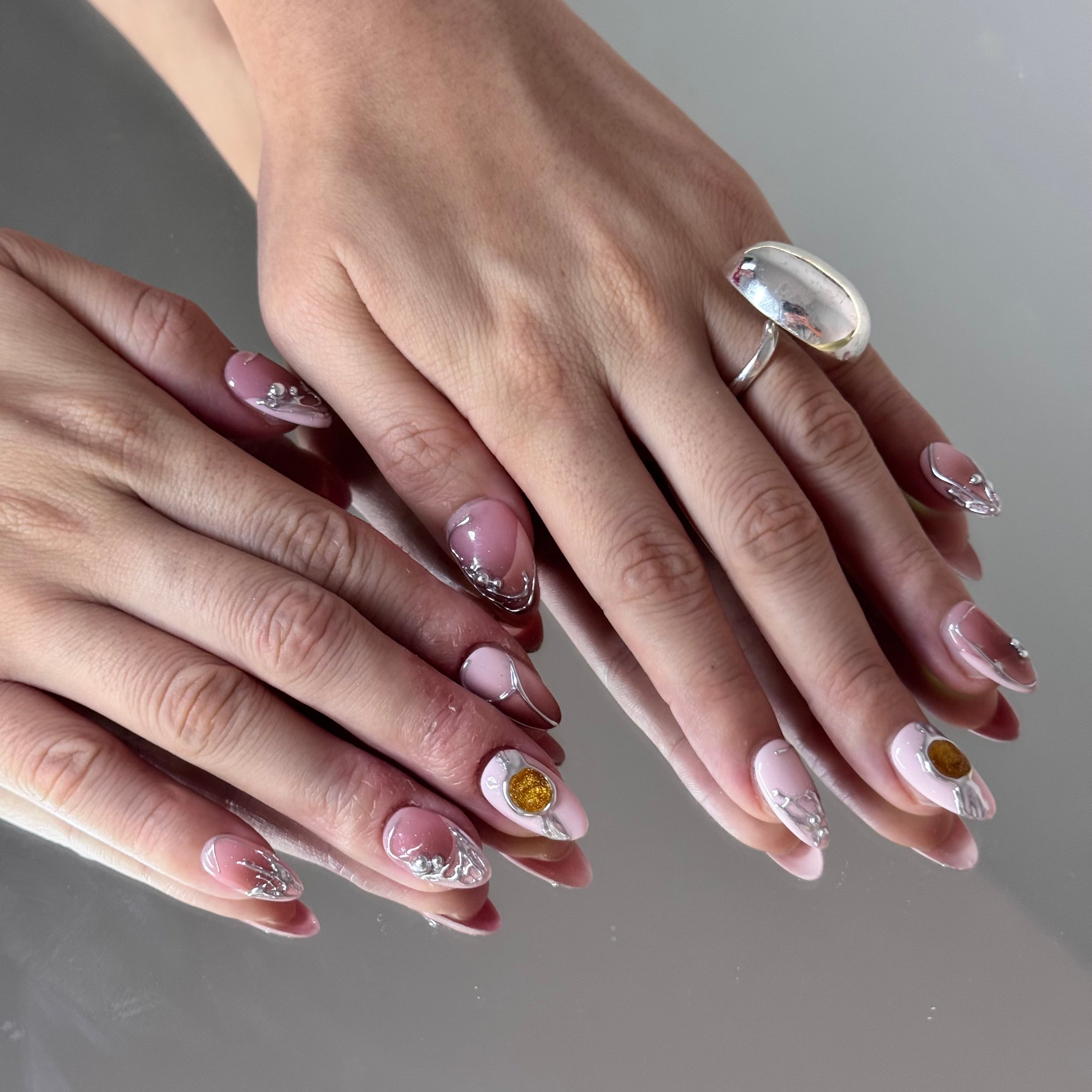 Metallic Silver & Gold Accent Press-On Nails – Modern Chic Design