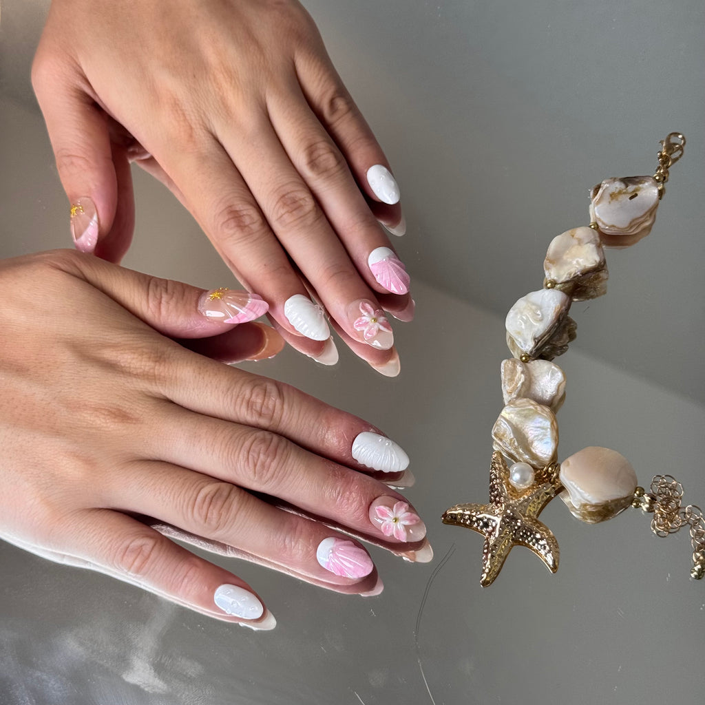 Seashell Pink & White Nail Set – Beach-Inspired Press-On Nails with 3D Flowers