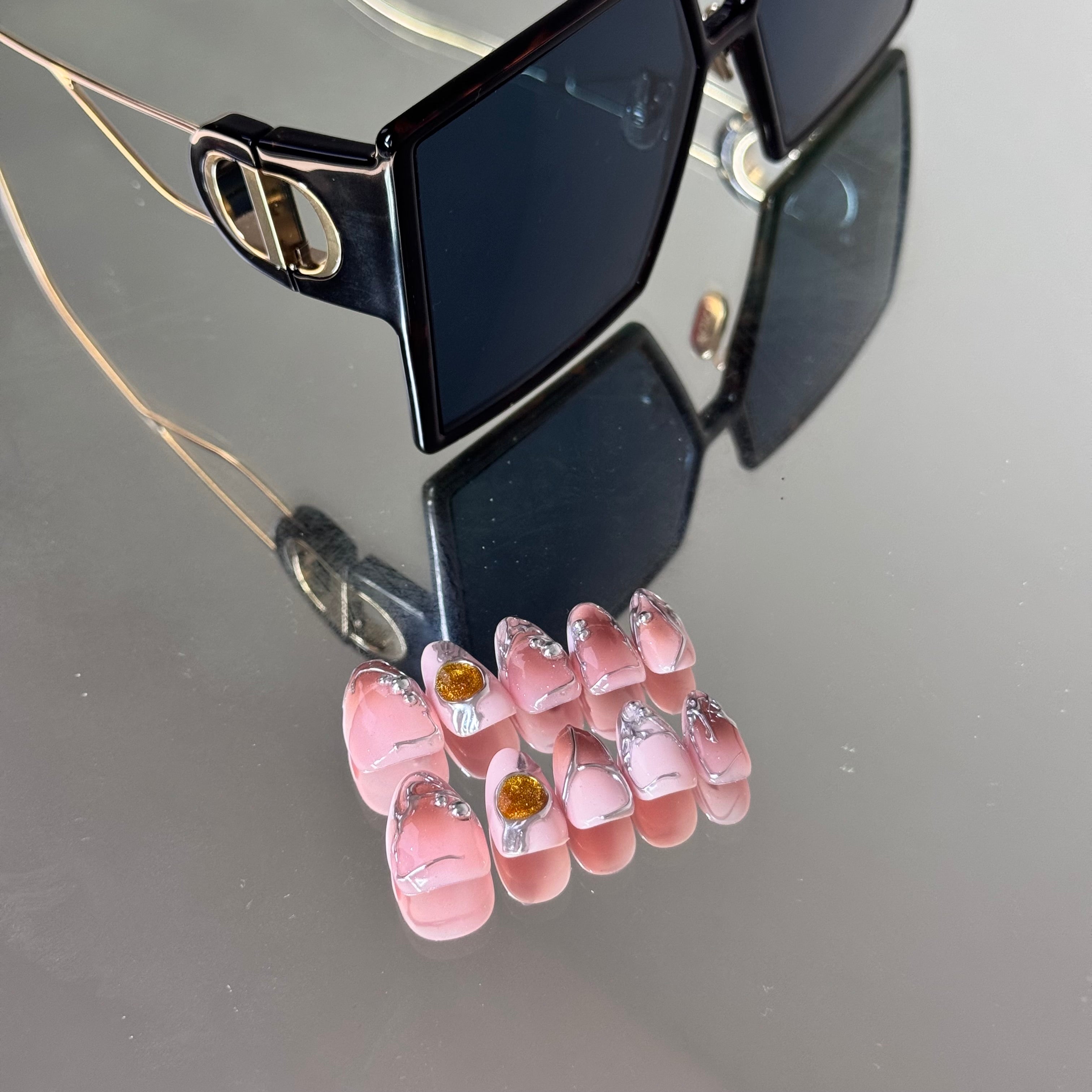 Metallic Silver & Gold Accent Press-On Nails – Modern Chic Design