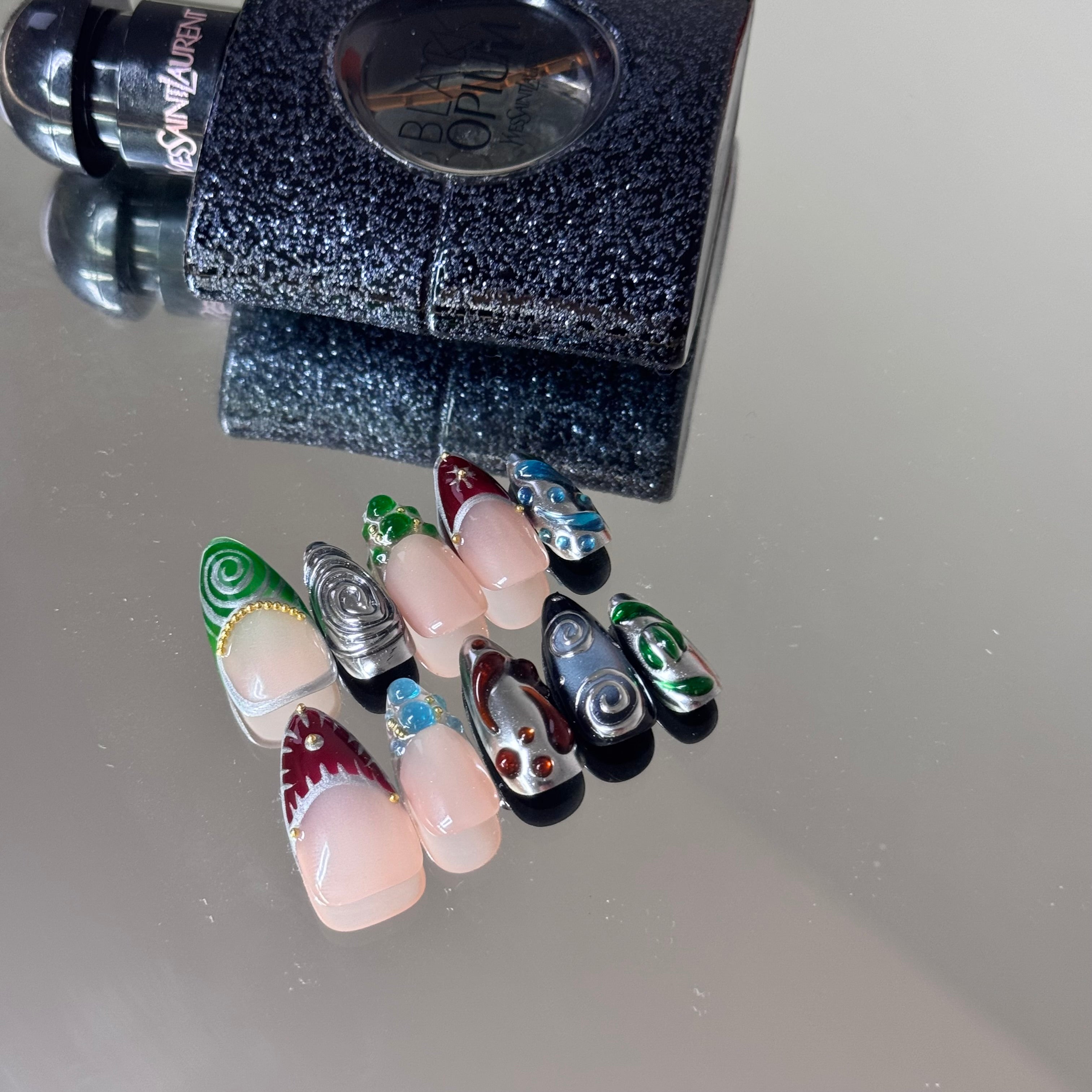 Avant-Garde Press-On Nails – Metallic & Abstract 3D Design