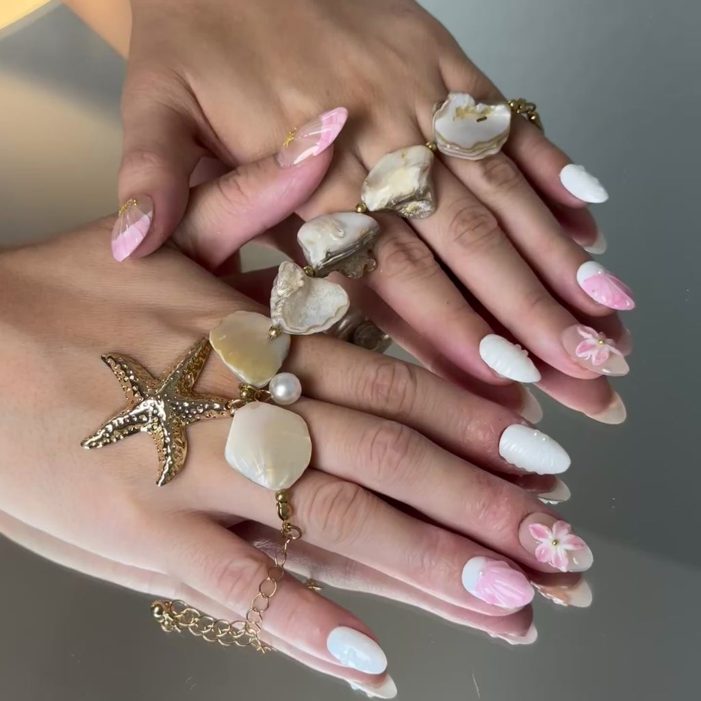 Seashell Pink & White Nail Set – Beach-Inspired Press-On Nails with 3D Flowers